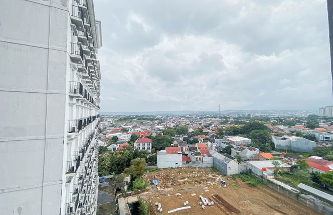 Homey And Cozy Studio Apartment At The Alton - Foto 18