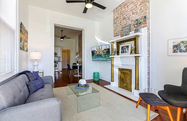 Vibrant Uptown Condos - Foto 19