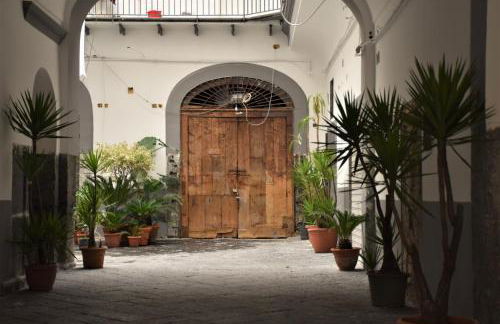 La cartolina di Napoli free parking for small cars only - Foto 39