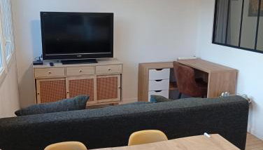 Mistral gagnant ! T1 calme avec vue, parking, télétravail, Wi-Fi, proche CV et gare - Foto 2