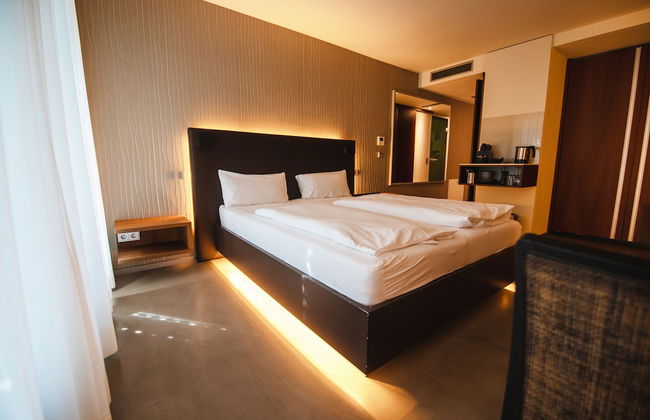 Car by Side - Foto 9