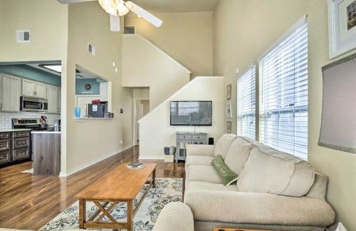 Walk to Lake Family Gem with Pool Access in Afton - Foto 24