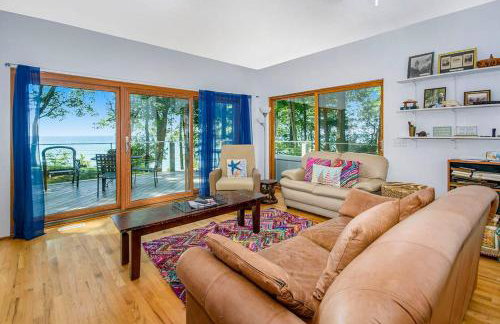 Jacobia Lakefront Retreat - Photo 3