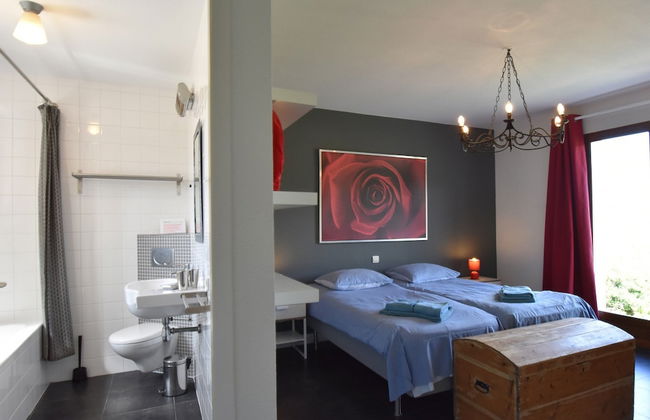 Villa With Heated Pool, Jacuzzi, Sports Field and Stunning Views - Photo 17