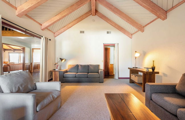 Cathedral by Avantstay Charming Secluded Estate w/ Sauna, Pool Table & Views of the Rolling Hills - Foto 37