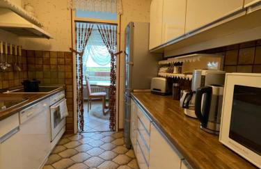Zentrales Apartment für bis zu 6 Personen mit Balkon, Parkplatz, Waschmaschine & direkten Einkaufsmöglichkeiten - Foto 14