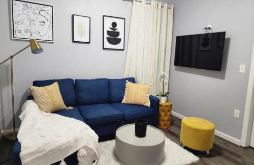 Comfy Fairmount - Photo 1