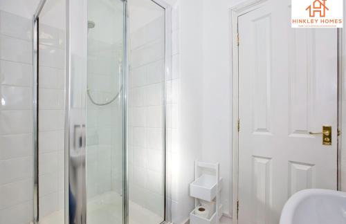 Spacious Apartment In The Centre Of Bridgwater Ideal for Contractors & Group Stays By Hinkley Homes Short Lets & Serviced Accommodation - Foto 32