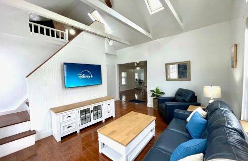 Coastal Cape Cod w/ King Bed, Game Room, & Bikes! - Foto 8