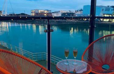 Luxury 2 Bedroom waterfront apartment with balcony - Foto 4