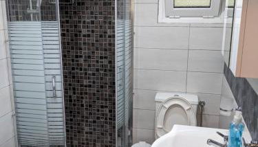 Anchorage Apartment in Rachoni - Foto 5, Shower