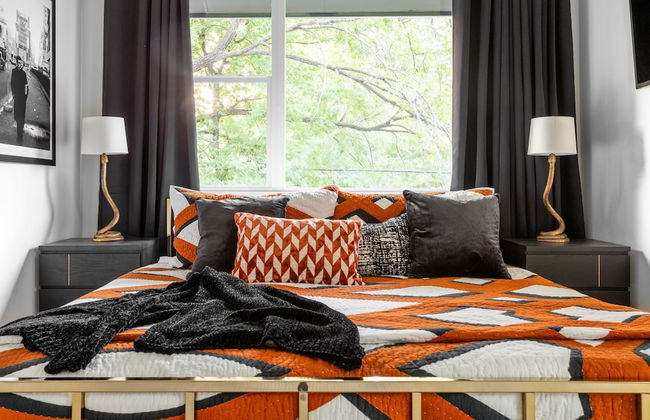 Disco Den w Hot Tub 6 min Walk to Rainey St - Foto 5