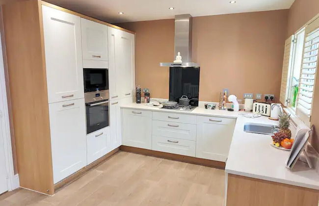 The Ayres House 2-bed Apartment in Cambridge - Photo 18