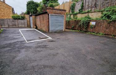 Millmead Apartment in central Guildford with parking - Photo 27