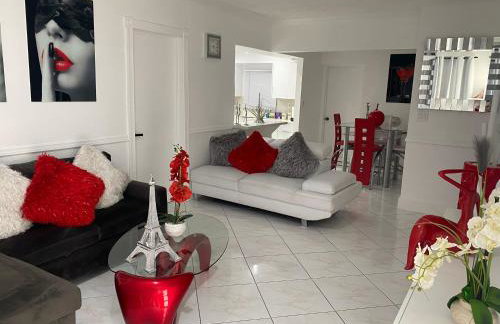 Beautiful House 7 min from Miami Airport w FREE parking - Photo 9