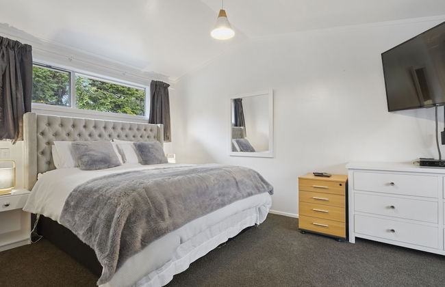 Lakeview Escape with spa - sauna - patio - Photo 2