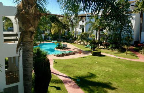 Luxury Beachfront Apartment with Pool in Costalita - Photo 21