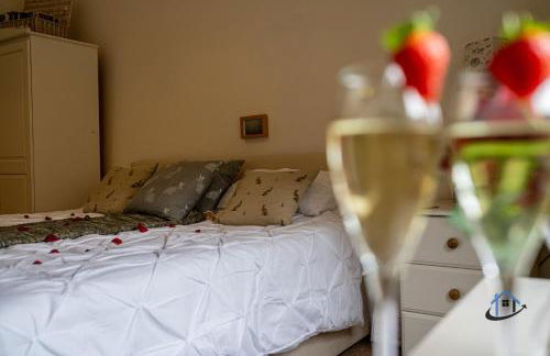 The Old Plough, mix of 1 bed and 3 bed units, rustic charm, super king bed or twins, en-suite, secure parking - Foto 14