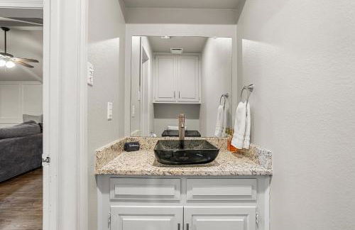 Cosy Waterfront Home - Photo 13