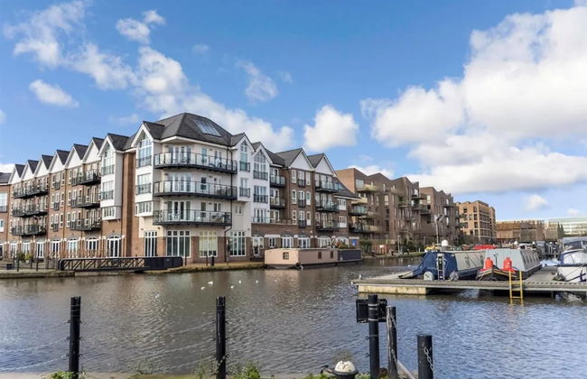 Luxury 3-bed Top Floor Penthouse in Brentford - Foto 15