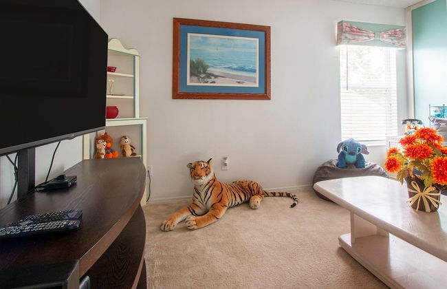 3 Bedroom Home With Private Screened Pool With Rock Waterfall Feature and Gameroom by Florida Dream Homes - Foto 18