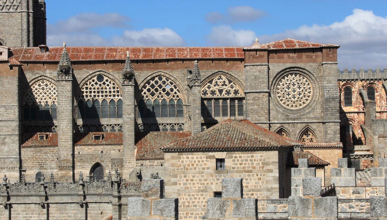 Tour por la Catedral de Ávila y la muralla