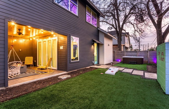 Insta-worthy Two House Corner Compound - Foto 17