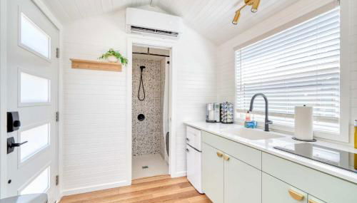 Stay Portland - Teal & Terrazzo Bright Portland Tiny Home - Photo 5