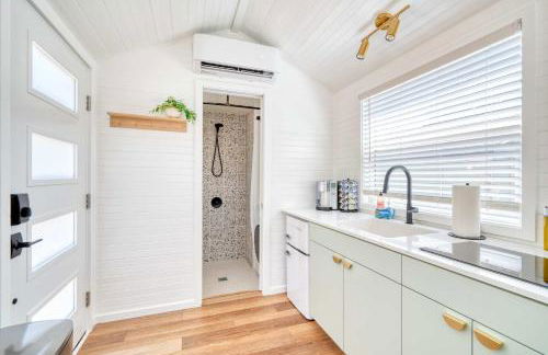 Stay Portland - Teal & Terrazzo Bright Portland Tiny Home - Photo 5