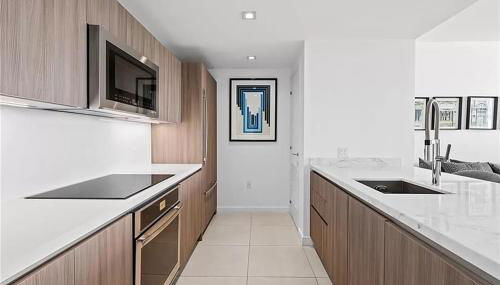 The Glamour of Upscale Downtown Ft. Lauderdale - Foto 4