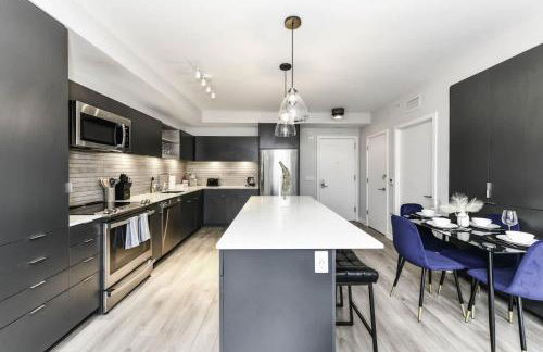 Comfy 2BR Oasis with Scenic Rooftop & Gym - Foto 61