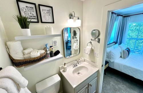 Cute and Cozy Comfy Birds Junior Cottage - 1 mile to Dwntn Ocean Springs, near Beach with Golf Cart - Foto 13