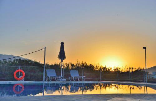 Reina Apartments - Photo 4