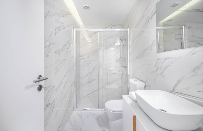 C312 Riverside View Premium Apartment w/ AC & Terrac - Foto 9