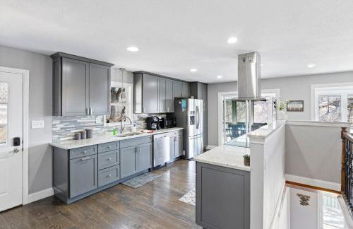 Spacious Home & Lake Access, Lake Views Throughout - Foto 21