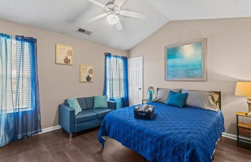 Spectacular Quiet Townhome with Modern Comfort - Foto 10