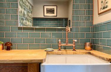 Charming Escape - Dog-Friendly Writer's Stone Cottage in the Stroud Valleys - Photo 26