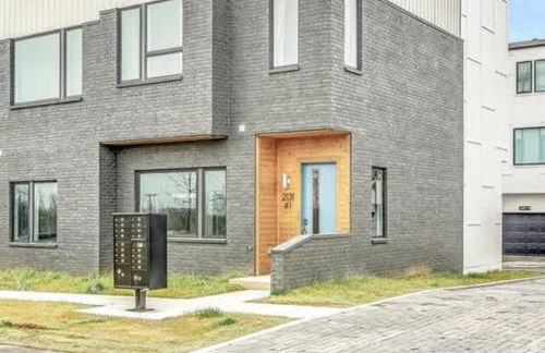 Nash Getaway - Private Rooftop Patio - Sleeps 12 - Foto 8