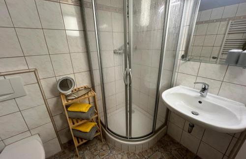 Kleine hübsches Apartment,Sauna im Haus, Hunde willkommen, nahe Park, Waldeisenbahn, Hermansbad, UNESCO Geopark, Nähe polnischer Markt, Top Lage für Ausflugsziele zum Wandern oder Radfahren - Foto 6