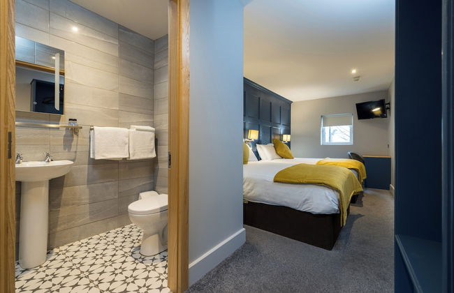 Ewings Bar & Self-Catering Accommodation - Foto 3