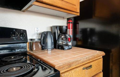 Cozy 2 bedroom condo walking distance from the beach - Foto 15