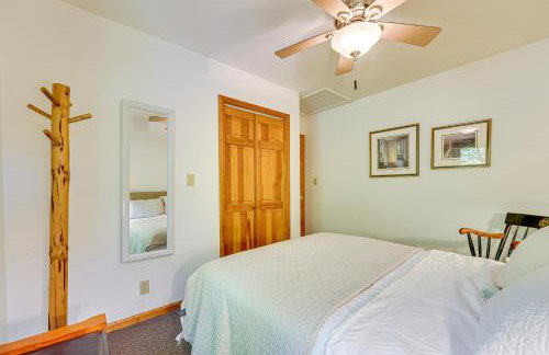 Waterfront Lake George Lodge with Boat Dock and Deck! - Foto 16