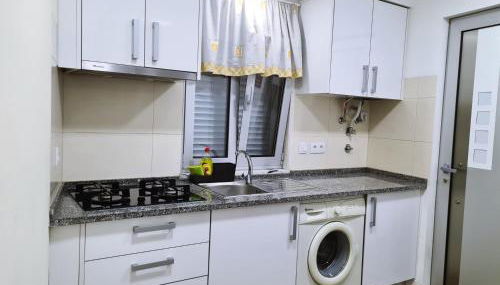 MR House - Self Check-in - Photo 3, stove