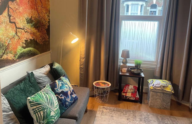 1 Bed Victorian Flat Sleeps 4 - Garden & Patio - Foto 13