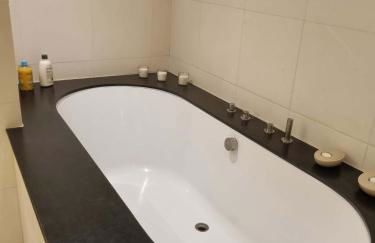 Lovely, spacious home with huge rear garden - Foto 15