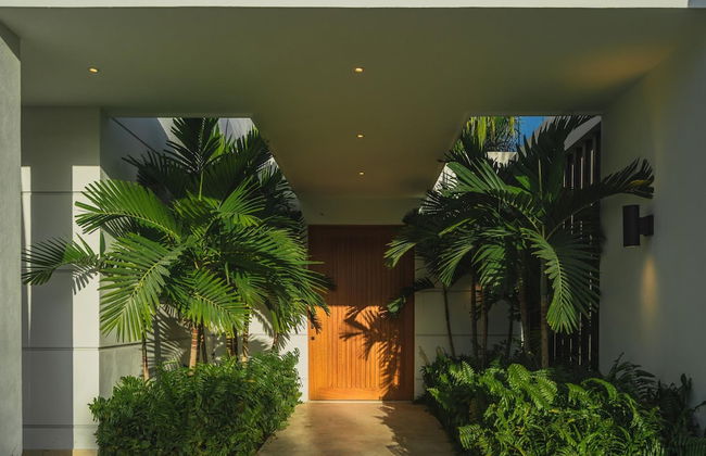 New Lake Front Villa in Golf and Beach Resort - Photo 3