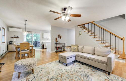 Creek View and Hot Tub Woodsy Maggie Valley Cottage - Foto 12