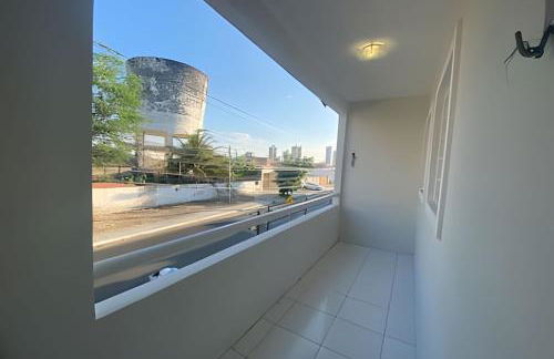 Próx. ao shopping, para 10 pessoas, ar condicionado e garagem APT B - Foto 22