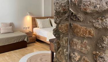 Olympus Stone Lodge - Photo 3