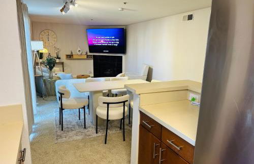 Mid-City Charm 2BR Near LAs Hotspots! - Foto 13